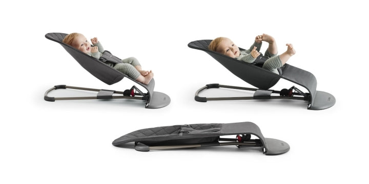 Babywippe BALANCE SOFT – Schwarz/Dunkelgrau + Spielzeug