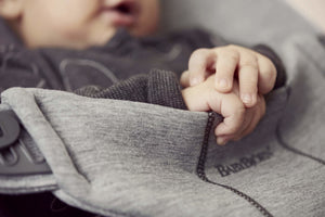 Babywippe BLISS 3D Jersey – Hellgrau + Spielzeug Googly Eyes Pastels