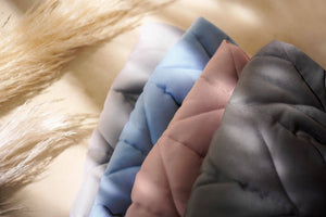 Babywippe BLISS COTTON Petal Quilt – Anthrazit + Spielzeug BALANCE Googly Eyes