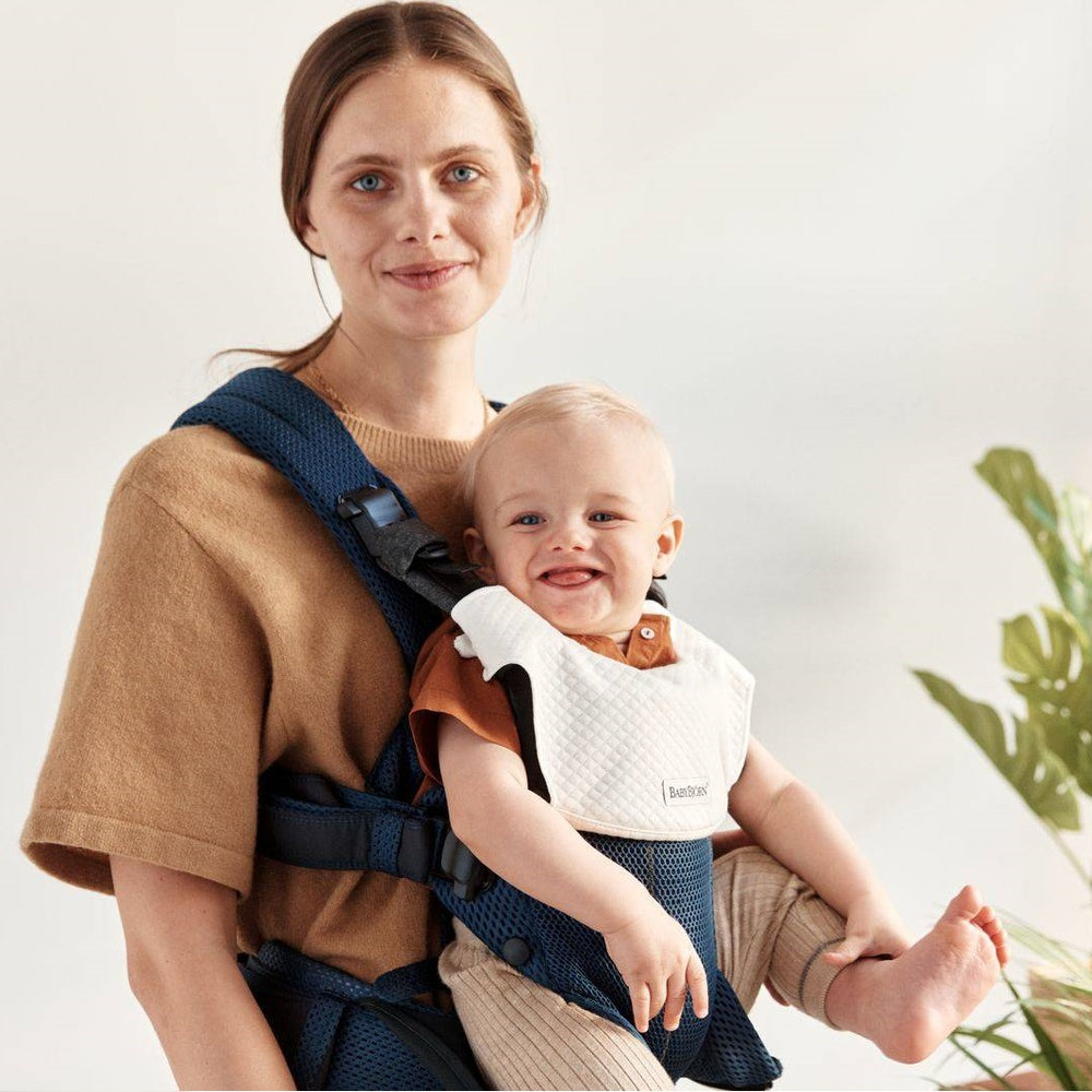 Lätzchen für Babytrage Harmony – weiß