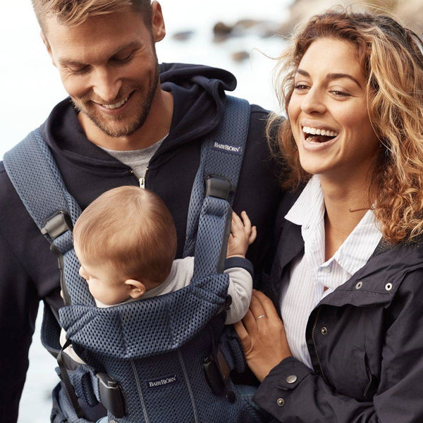 Babytrage ONE AIR – Marineblau + Lätzchen