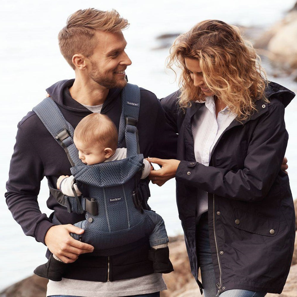 Babytrage ONE AIR – Marineblau + Lätzchen