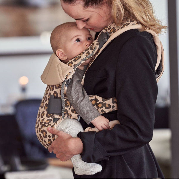 Babytrage ONE – Beige/Leopard