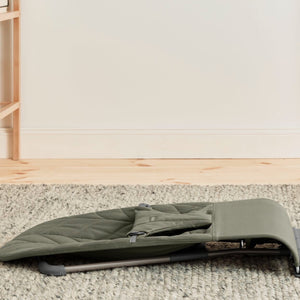 Babywippe BLISS WOVEN Petal Quilt – Dunkelgrün