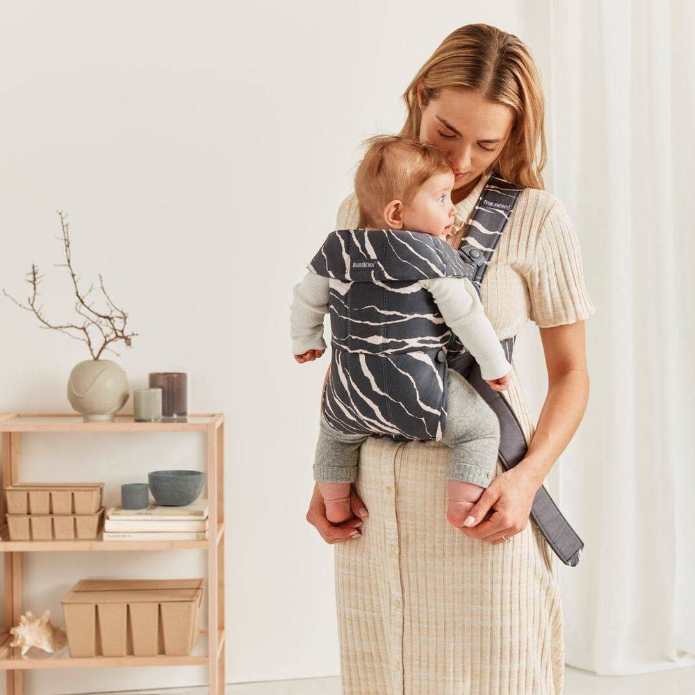 Babytrage MINI Cotton – Anthrazit/Landscape Print