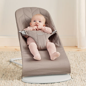 Babywippe BLISS WOVEN Petal Quilt – Sandgrau