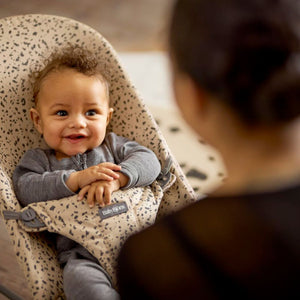 Babywippe BLISS WOVEN – Beige/Dunkelgrau bedruckt