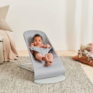 Babywippe BLISS WOVEN Petal Quilt – Hellgrau