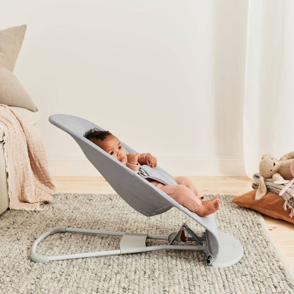 Babywippe BLISS WOVEN Petal Quilt – Hellgrau