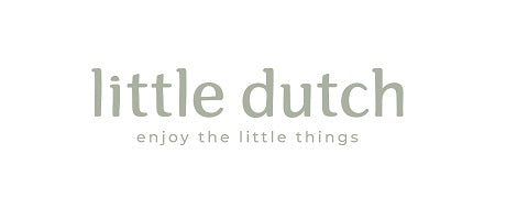 Little Dutch Logo in dezenter Schrift auf weißem Hintergrund für Lernspielzeug und Holzspielzeug