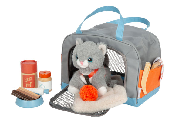 Katze mit Tasche und Pflege-Set