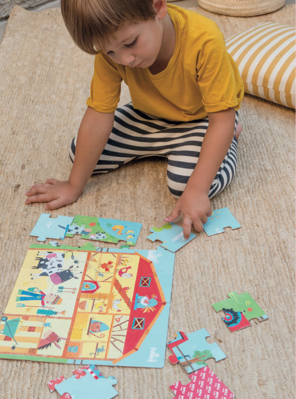 Puzzle in einem Kartonhaus – Zu Hause 3+