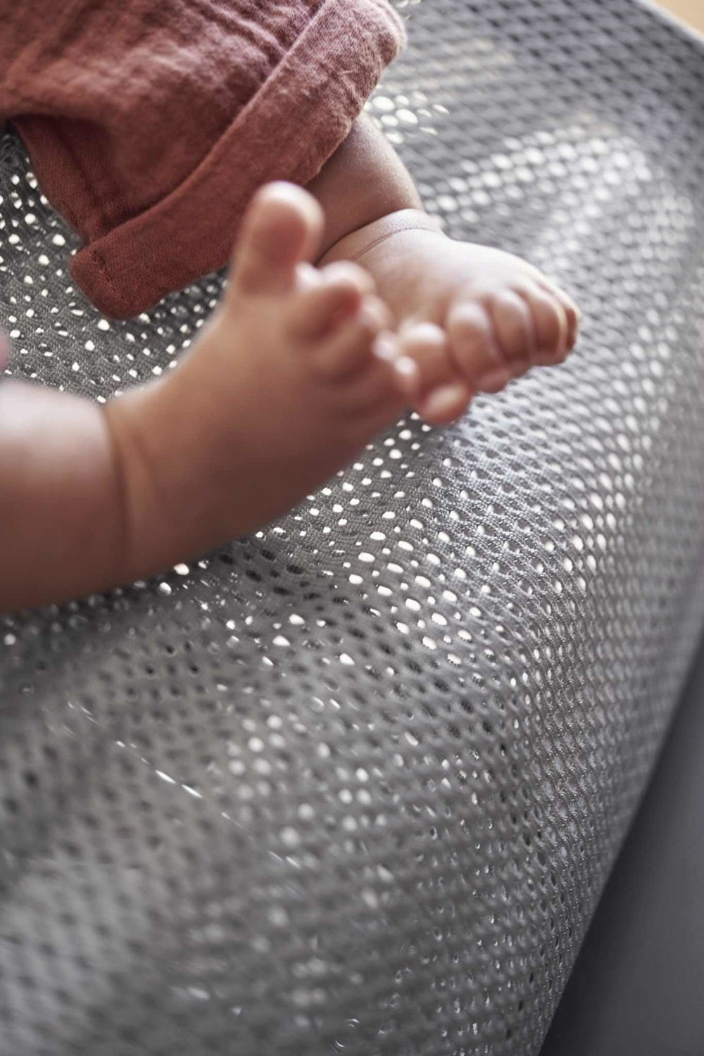 Babywippe BLISS MESH – Grau