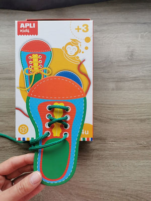 Set zum Erlernen des Schuhbindens
