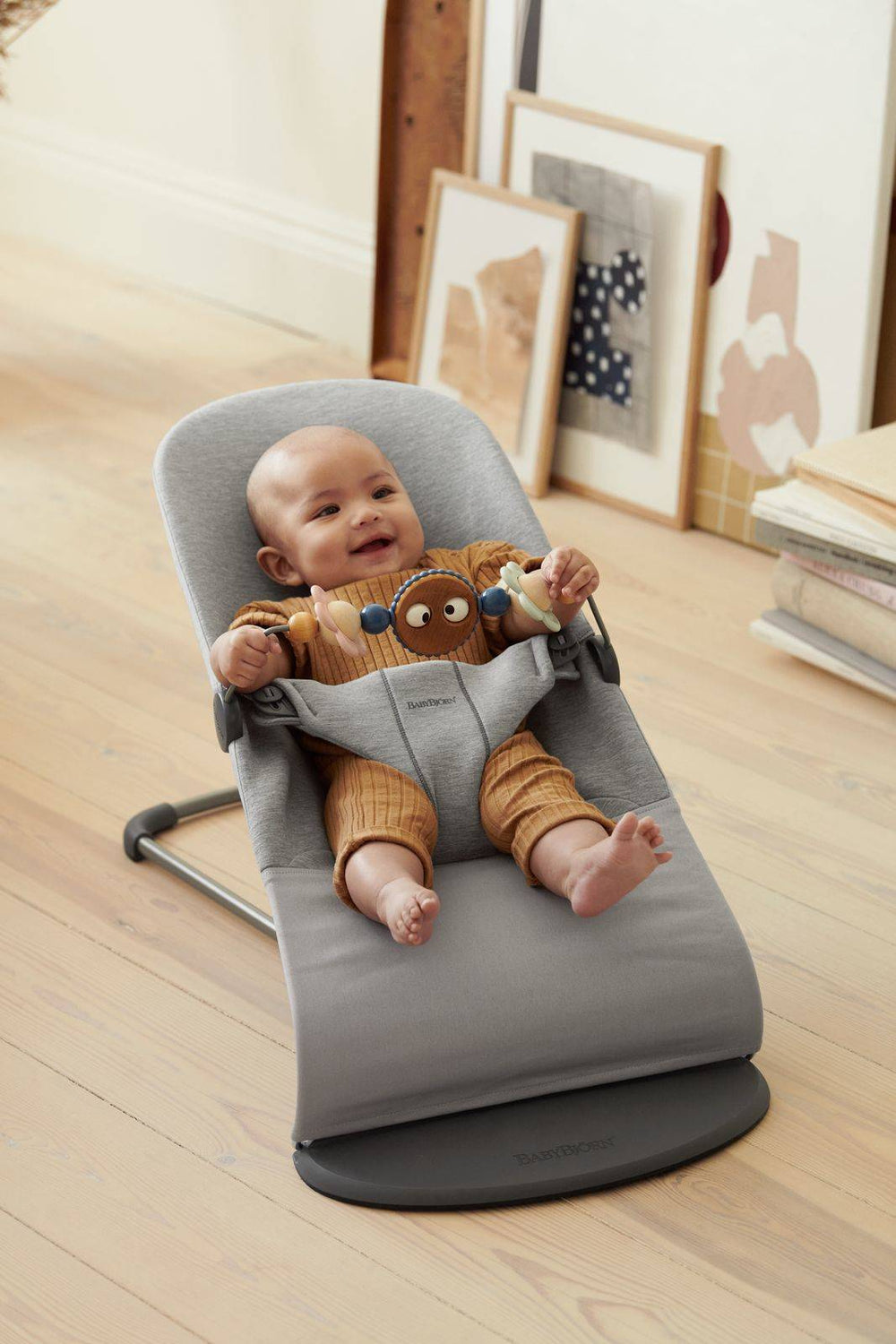 Babywippe BLISS 3D Jersey – Hellgrau + Spielzeug Googly Eyes Pastels