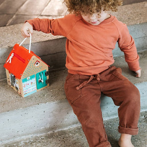 Holzspielhaus mit Schlössern – Der kleine Einbrecherfuchs