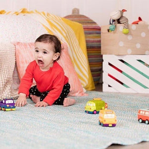 Trzy miękkie autka B. Toys - Wheeeels Mini z radiowozem - Tublu.de