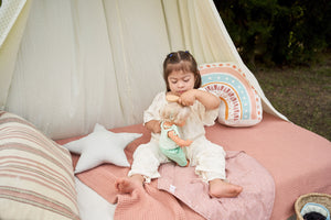 Puppe Mädchen mit Cochlea-Implantat Doll – Europäerin 38 cm
