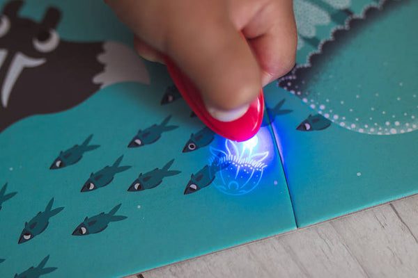 Leuchtendes Puzzle mit Mini-UV-Lampe – Wald 24 Teile 3+