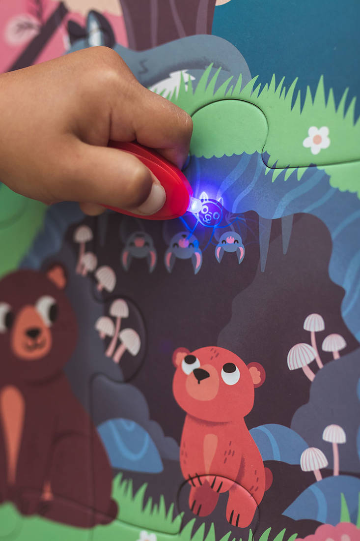 Leuchtendes Puzzle mit Mini-UV-Lampe – Wald 24 Teile 3+
