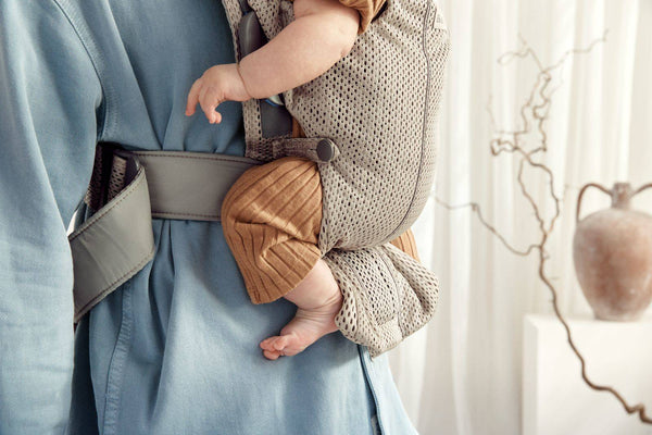 Babytrage MINI 3D Mesh – Grau-Beige