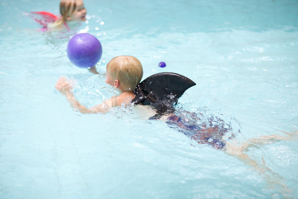 Haifischflossen-Schwimmgürtel für Kinder – Schwarz