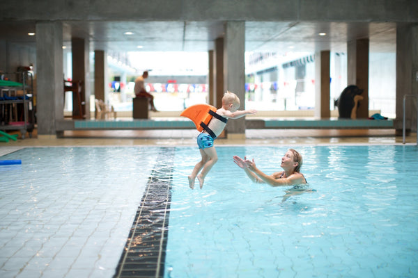Haifischflossen-Schwimmgürtel für Kinder – Orange
