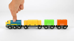 Güterzug mit drei Waggons