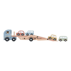 Abschleppwagen mit Autos
