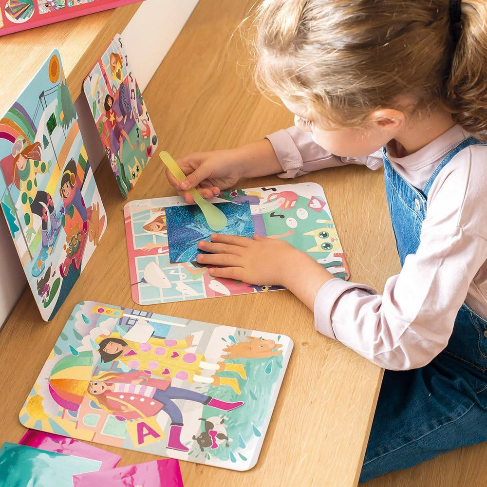 Kunstset mit Folienaufklebern – Mode