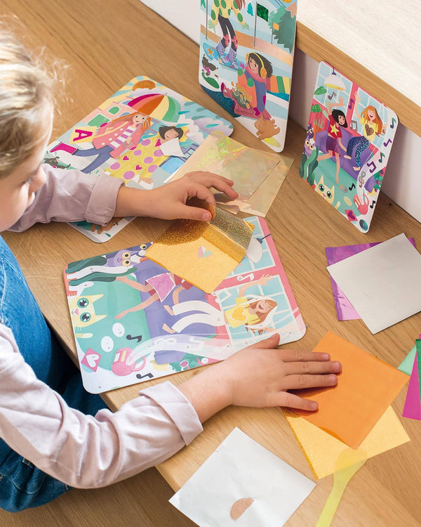 Kunstset mit Folienaufklebern – Mode