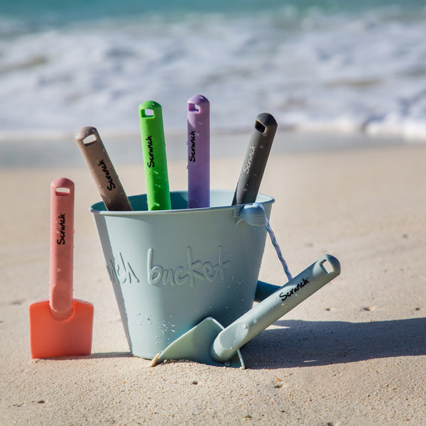 Sandspielzeugset mit Sieb – Puderrosa - Tublu.de