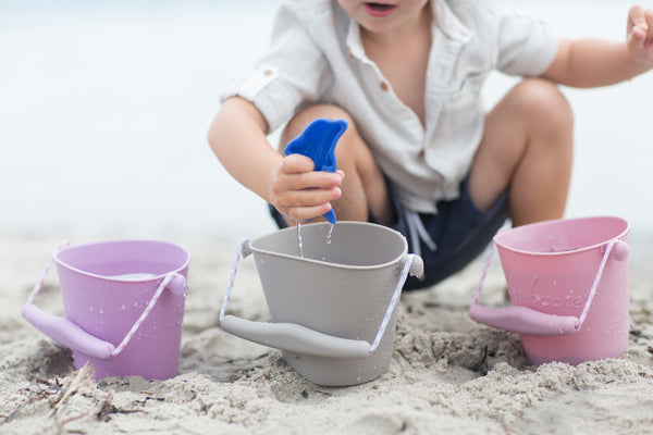 Sandspielzeugset mit Sieb – Puderrosa - Tublu.de