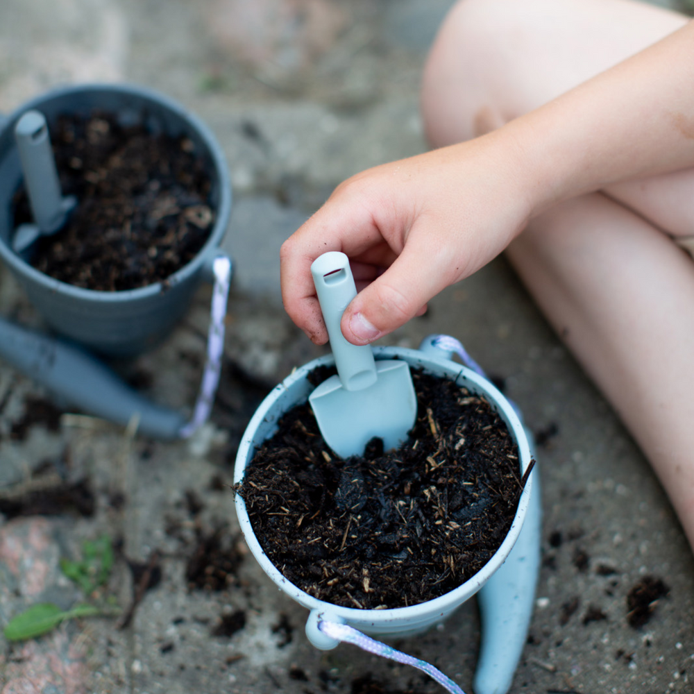 Mini-Silikoneimer mit Schaufel – Dunkeblau - Tublu.de