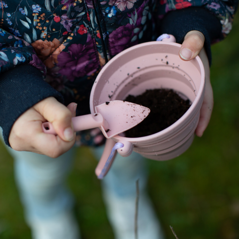 Mini-Silikoneimer mit Schaufel – Salbei