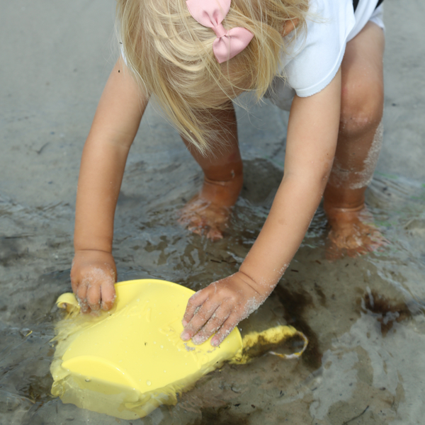 Zusammenklappbarer Eimer für Wasser und Sand – Pastellgelb - Tublu.de