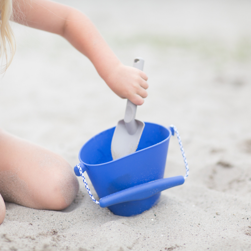 Zusammenklappbarer Eimer für Wasser und Sand – Marineblau - Tublu.de
