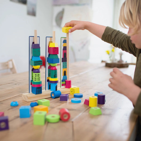 Holzpuzzle – Turm aus Bausteinen
