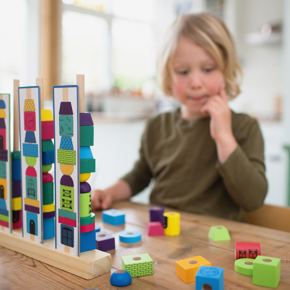 Holzpuzzle – Turm aus Bausteinen
