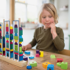 Holzpuzzle – Turm aus Bausteinen