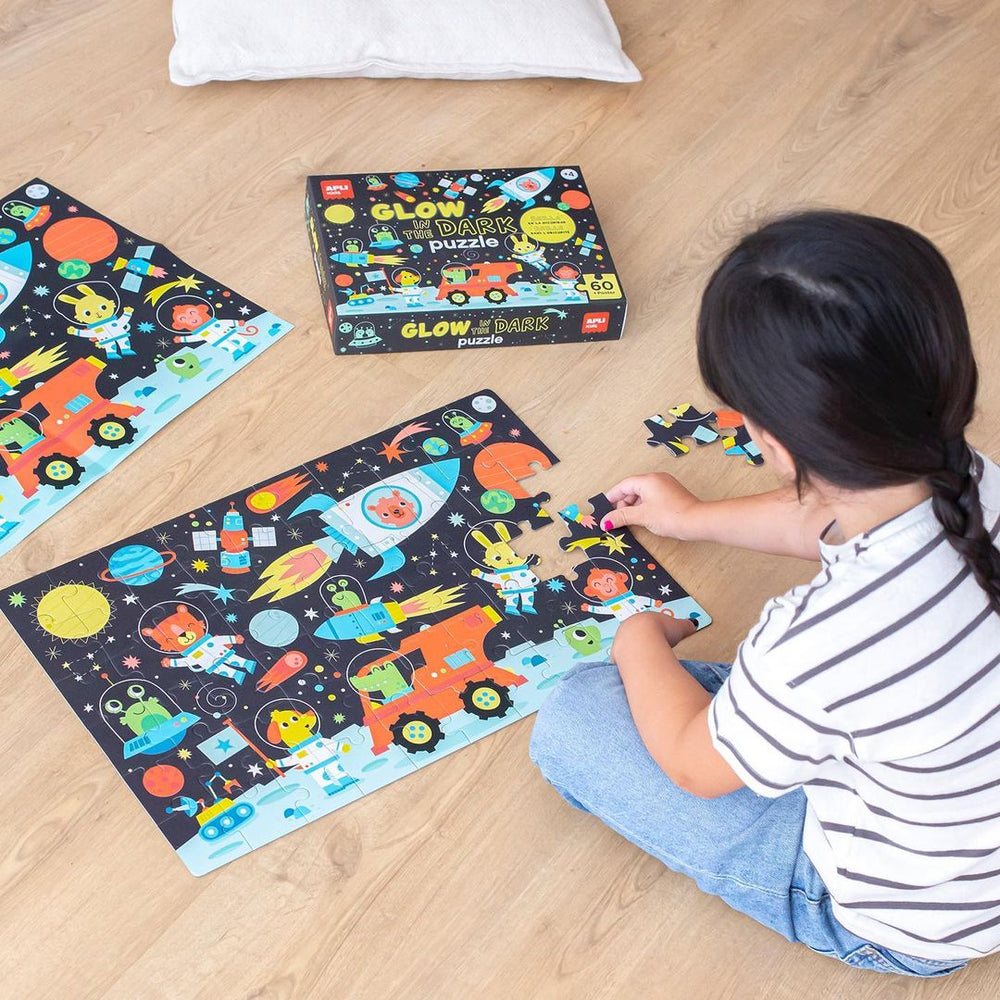 Im Dunkeln leuchtendes Puzzle – Weltraum 4+