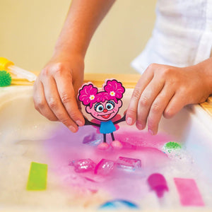 Badefigur Abby – Set mit zwei Sensorik-Würfeln, die im Wasser leuchten