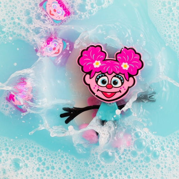 Badefigur Abby – Set mit zwei Sensorik-Würfeln, die im Wasser leuchten