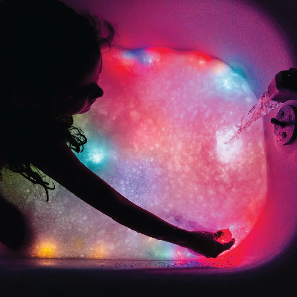 Badefigur Sammy – Set mit zwei im Wasser leuchtenden Sensorikwürfeln