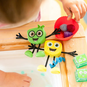 Badefigur Sammy – Set mit zwei im Wasser leuchtenden Sensorikwürfeln