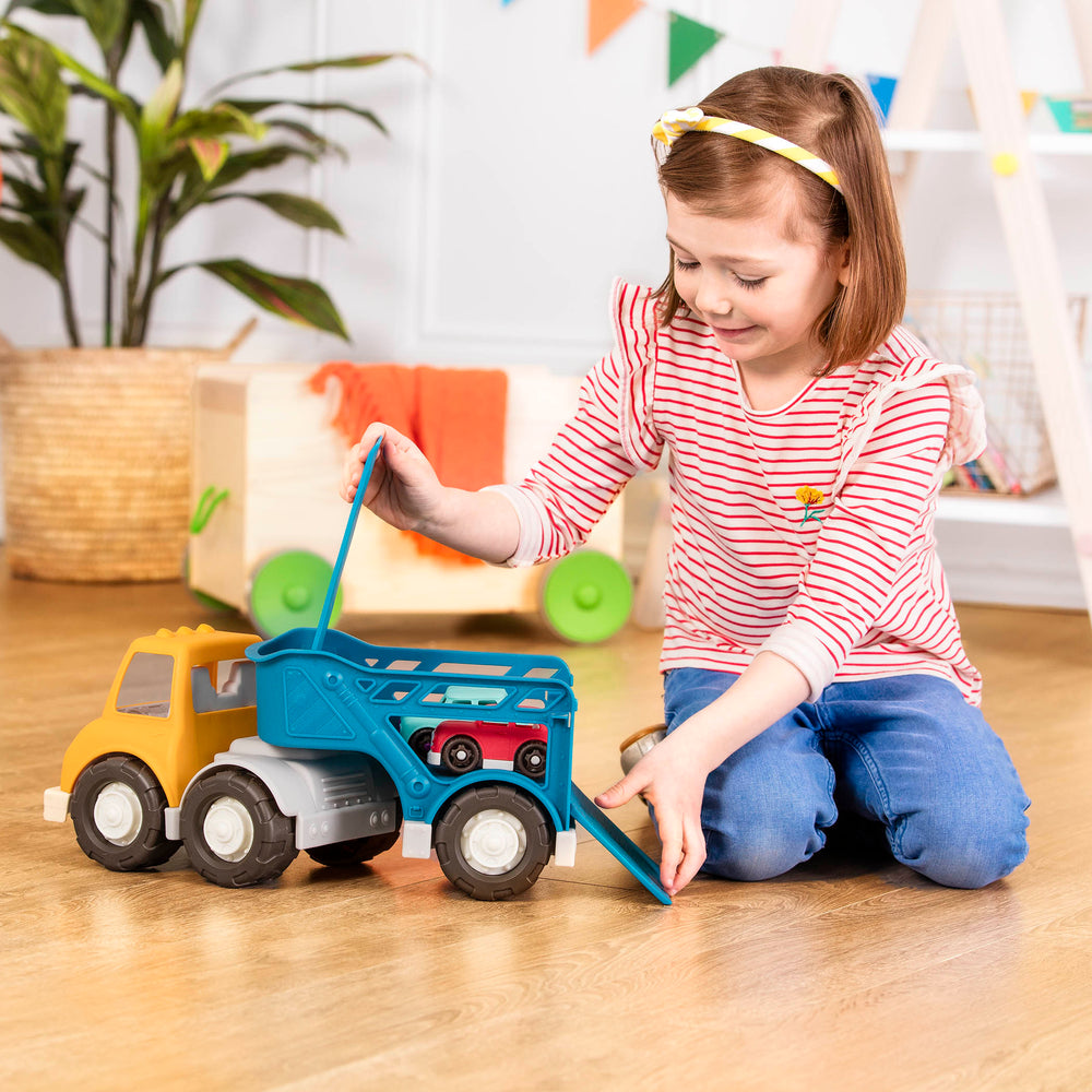 Abschleppwagen mit Wonder Wheels-Autos