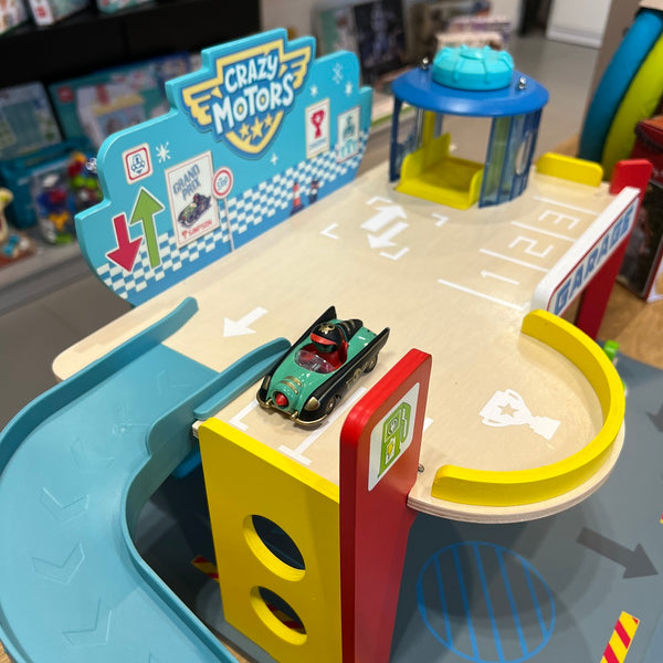 Holzgarage – Crazy Motors