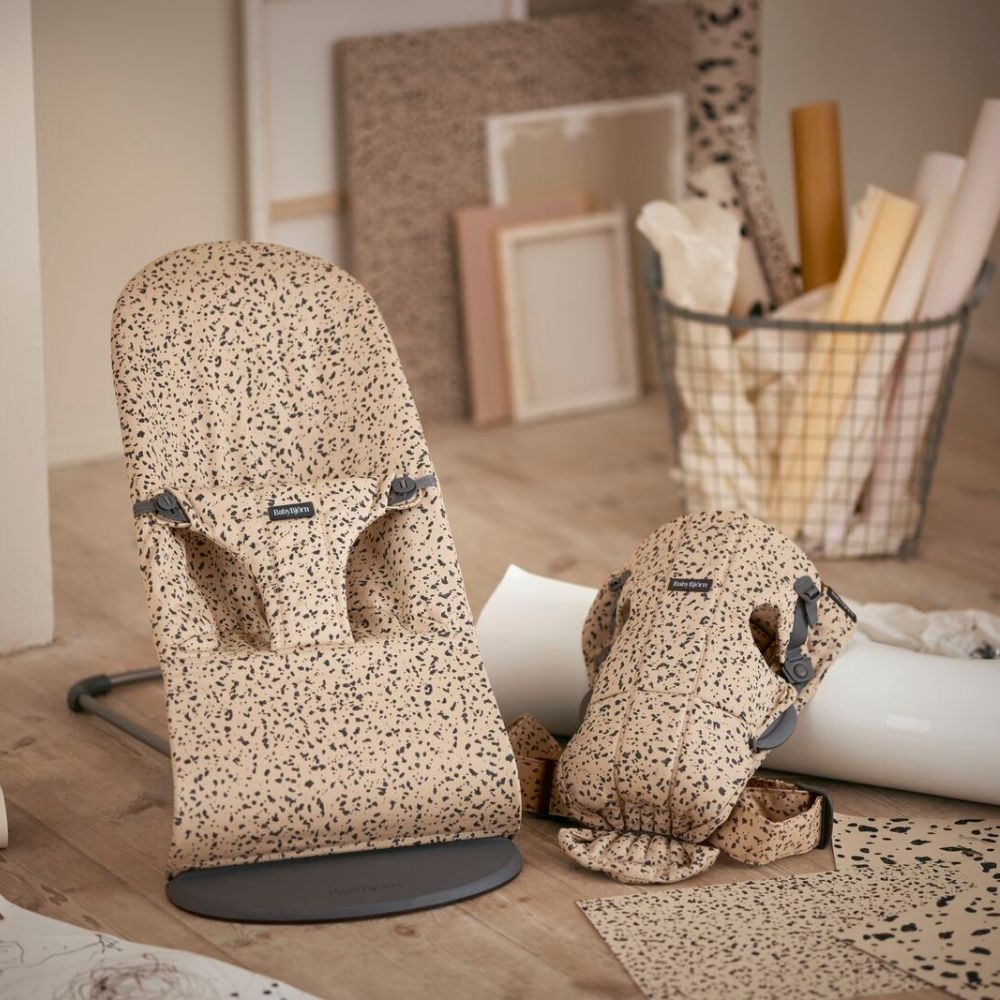 Babywippe BLISS WOVEN – Beige/Dunkelgrau bedruckt