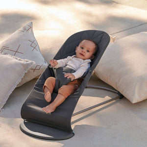 Babywippe BLISS WOVEN Petal Quilt – Anthrazit