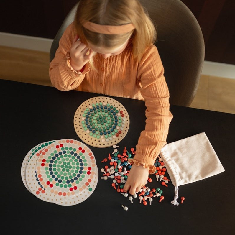 Mosaikpuzzle mit Holzpilzstiften